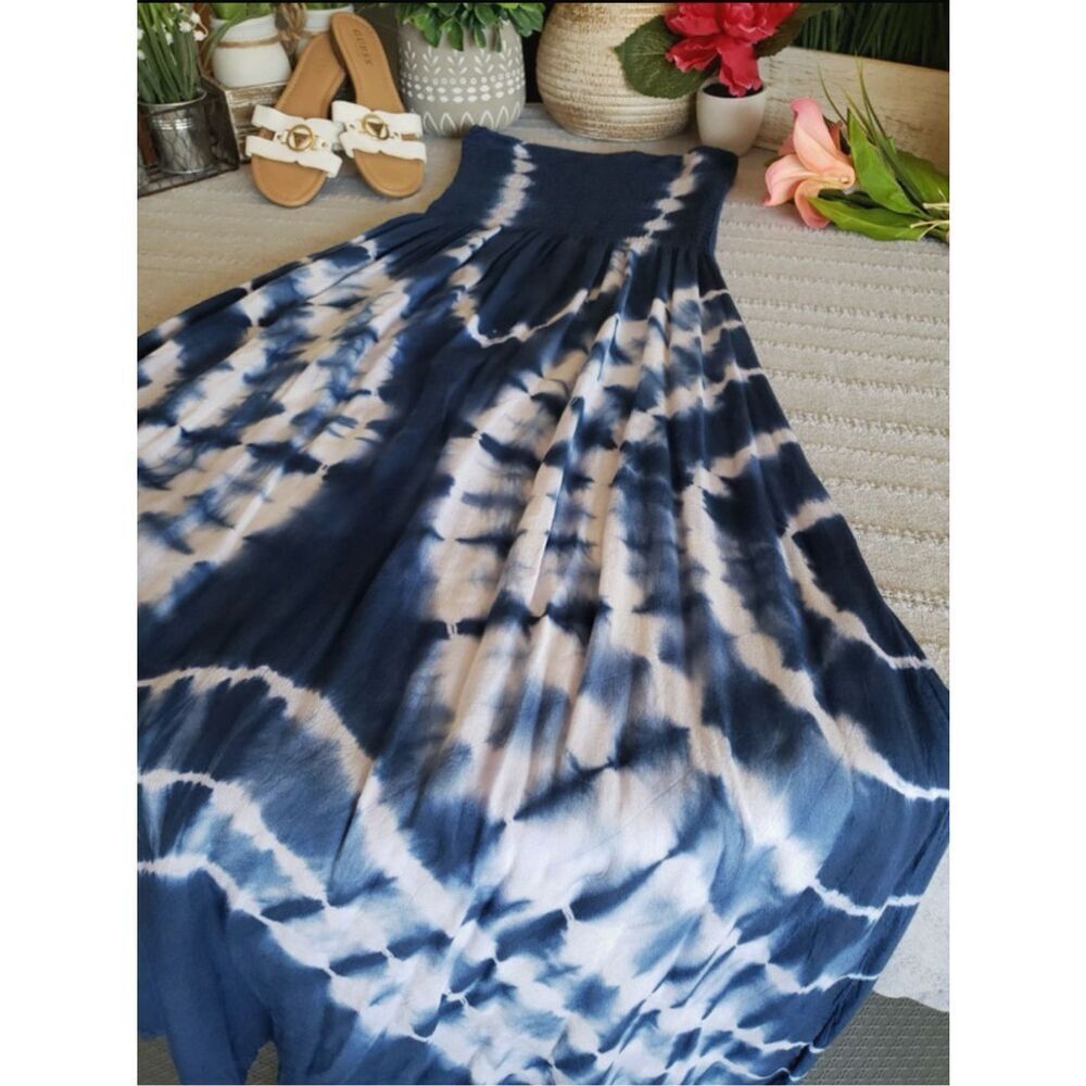 Blue and white tie dye design long strapless maxi dress. - Picture 6 of 10